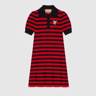 Kleid im Polostil aus gestreiftem Baumwollstrick