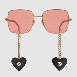 نظارات شمسية مربعة الشكل مع حلي على شكل قلب Gucci Les Pommes
