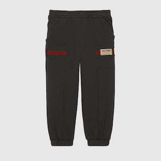 Kinderjogginghose mit Gucci Etikett