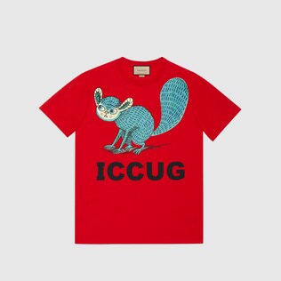 تي شيرت بطبعة ICCUG من تصميم فريا هارتاس Freya Hartas حصرياً عبر الإنترنت