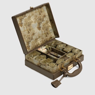 Decorative game set with Web and Double G
