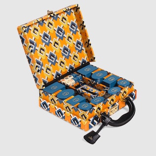 Decorative geometric G print game set