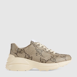 سنيكرز Rhyton بطبعة Gucci 100 للنساء