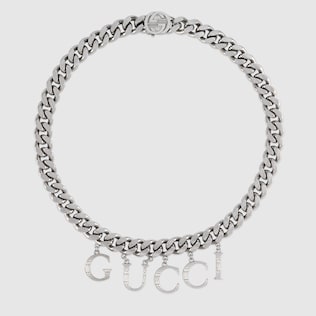 Collier avec inscription Gucci