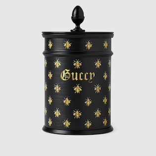 هيربوسوم، شمعة سلة صغيرة جداً بطبعة نحلة وشعار 'Guccy'