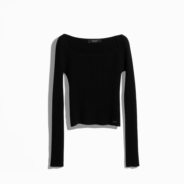 Top in morbida lana cashmere a costine con etichetta