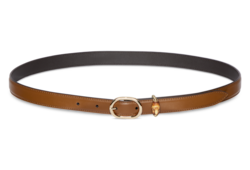 Cinturón fino con hebilla ovalada