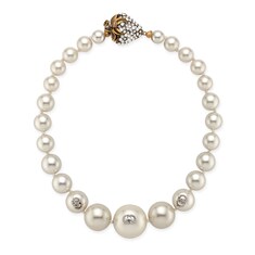 Collier de perles avec fermoir fraise