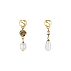 Interlocking G flower pearl earrings
