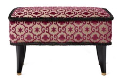 Taburete con GG, abejas y estrellas