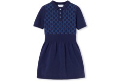 Kinderkleid aus Wolle mit Stickerei