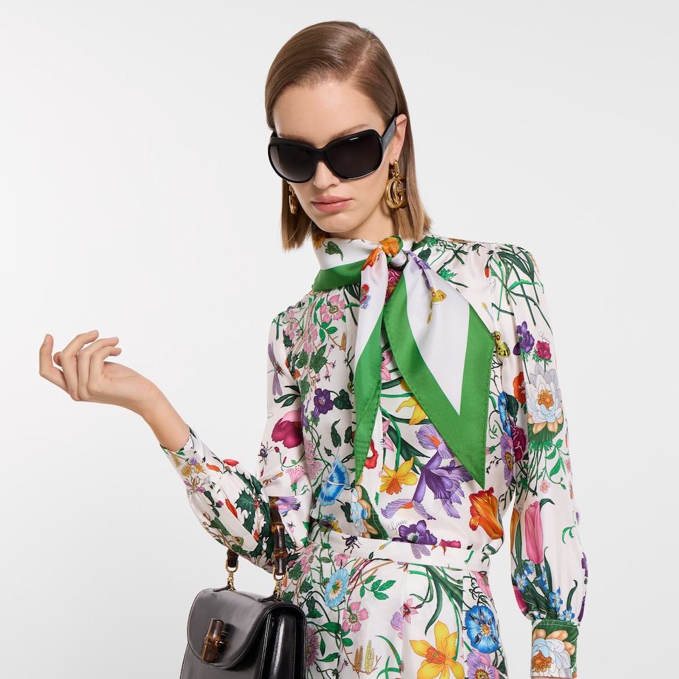 Rautenförmiges Halstuch aus Seidentwill mit Print