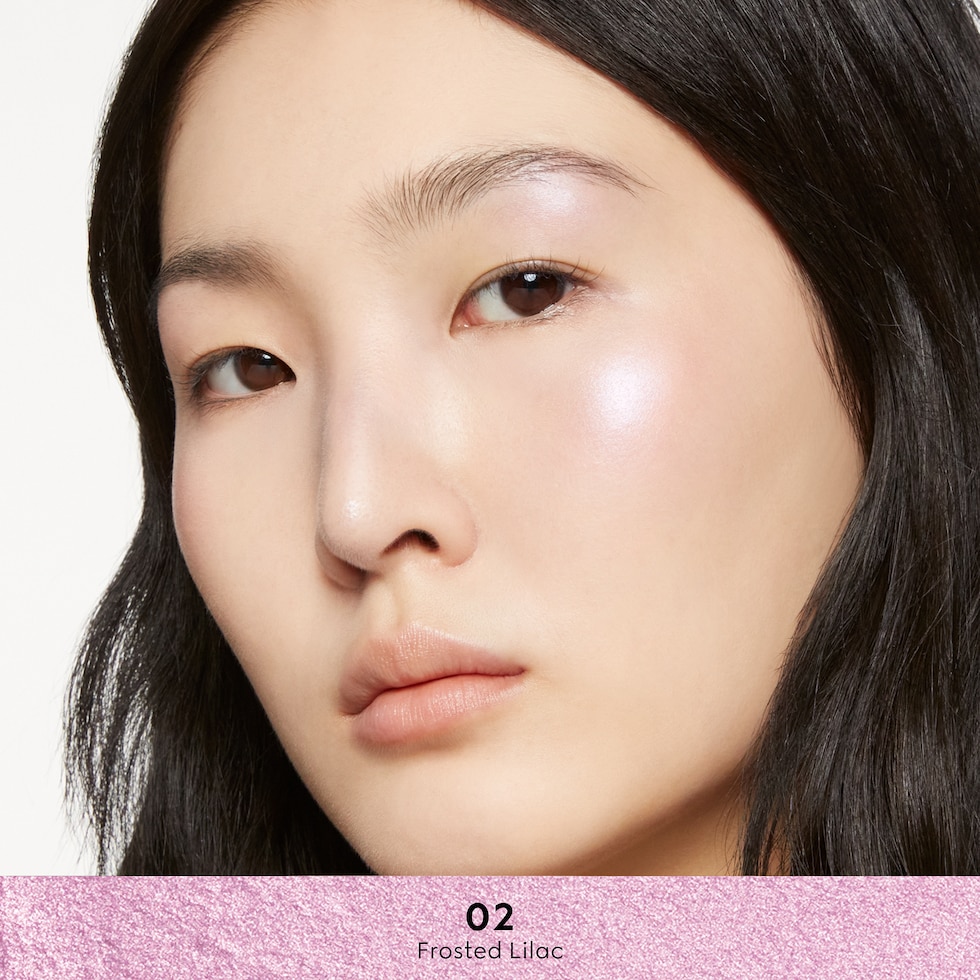02, Gucci Glow Highlighter powder