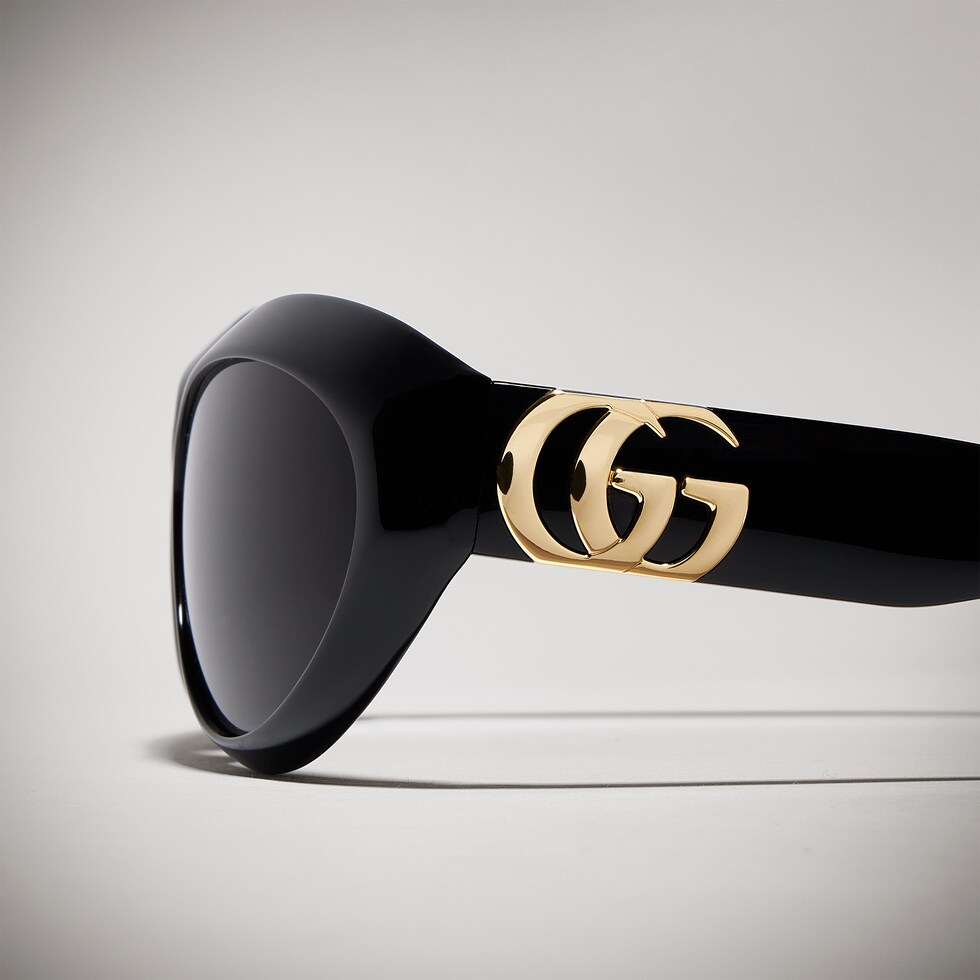Cat eye frame sunglasses