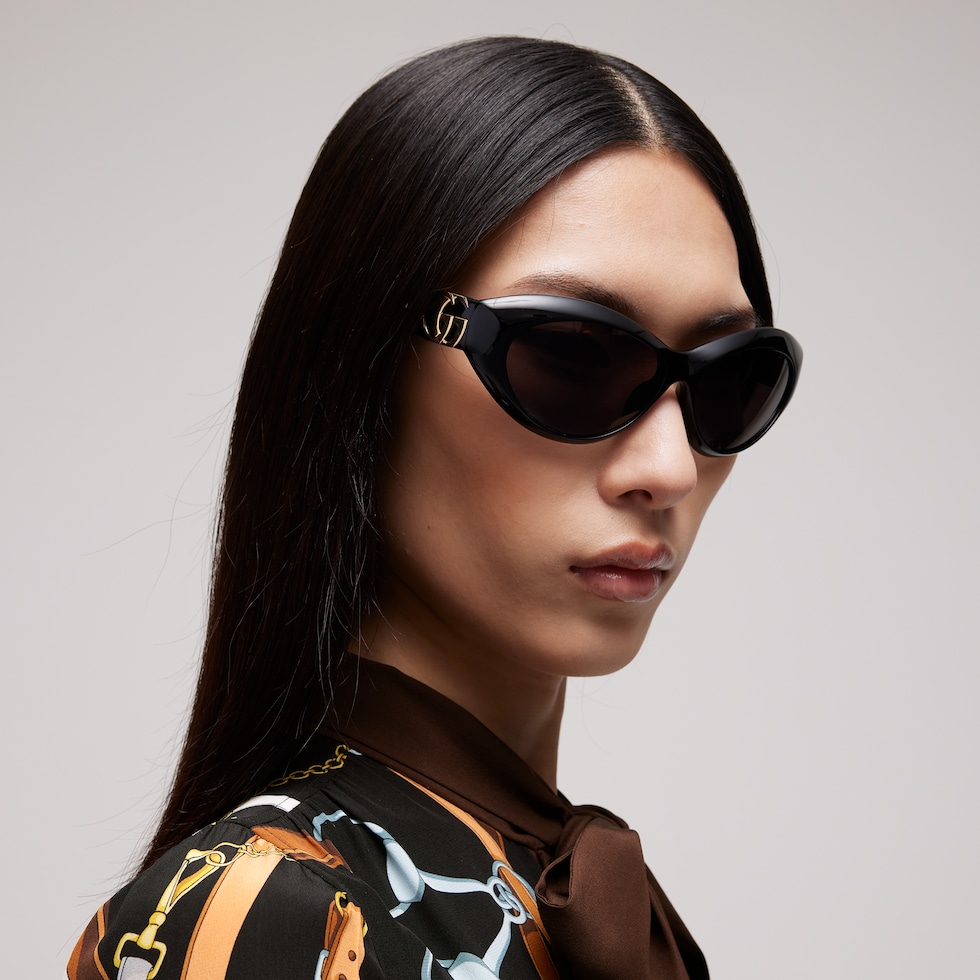 Cat eye frame sunglasses