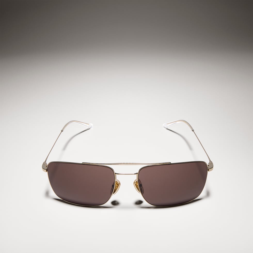 Lentes de sol con marco de navegador y puente nasal bajo