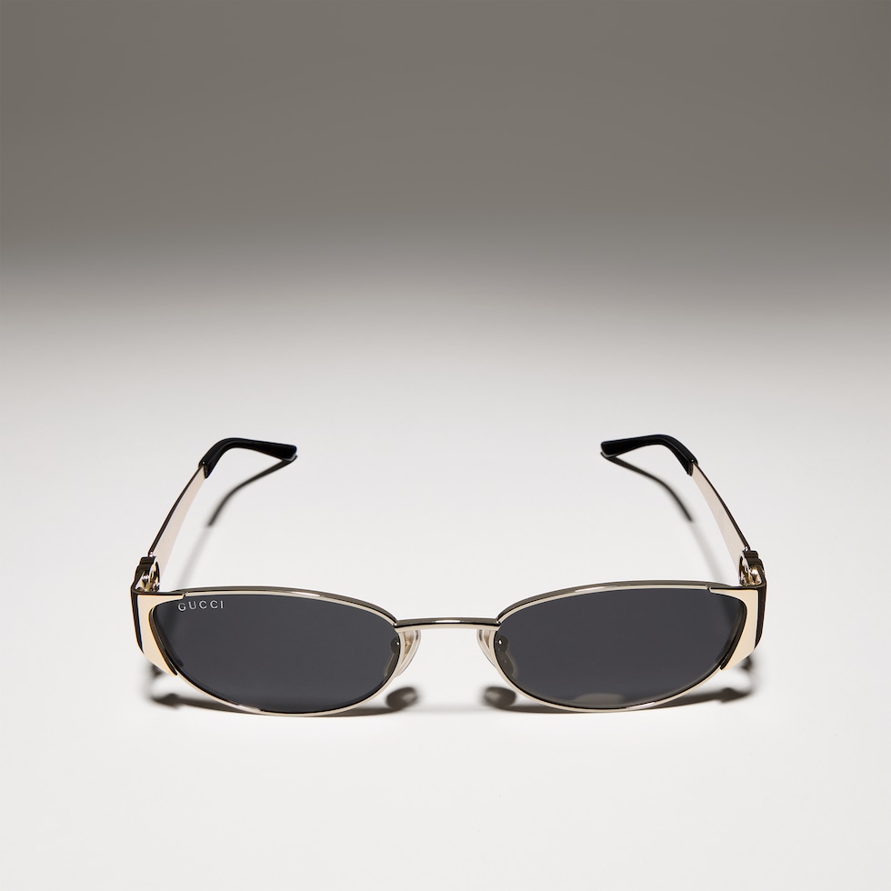 Lentes de sol con marco ovalado