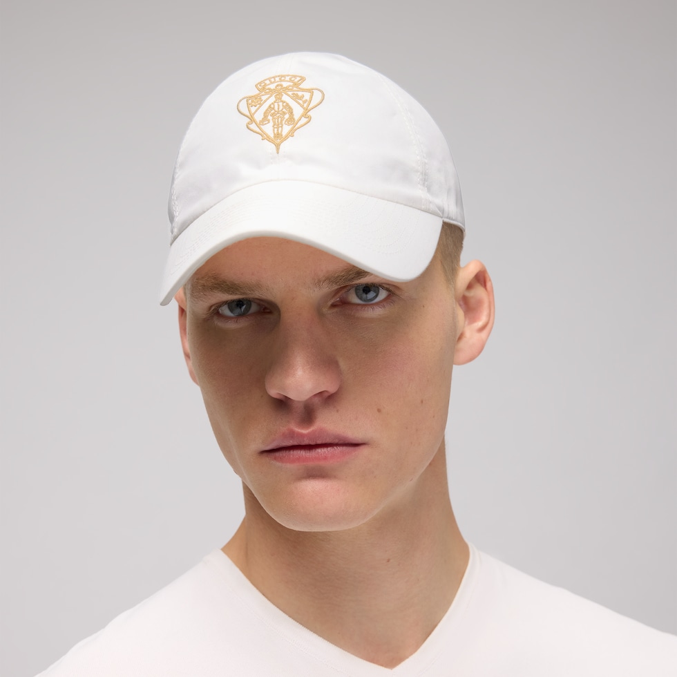 Cotton baseball hat with embroidery