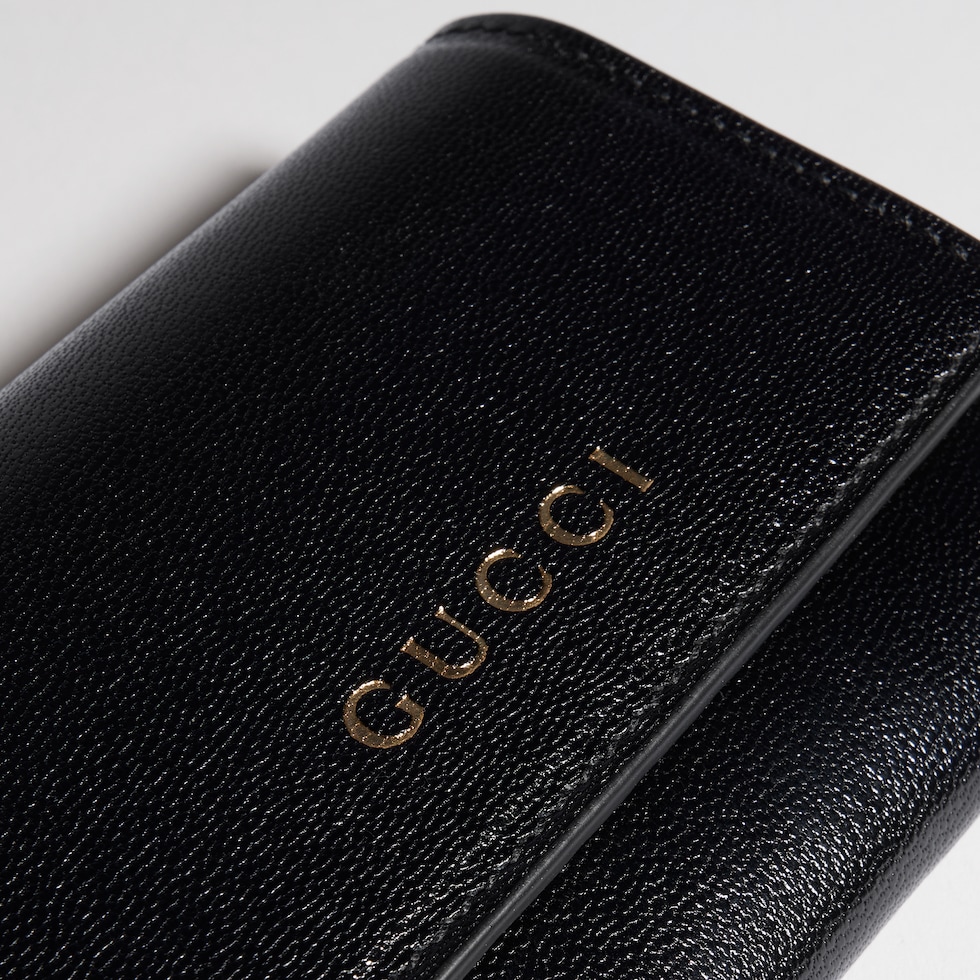 Porte-cartes à rabat avec inscription Gucci