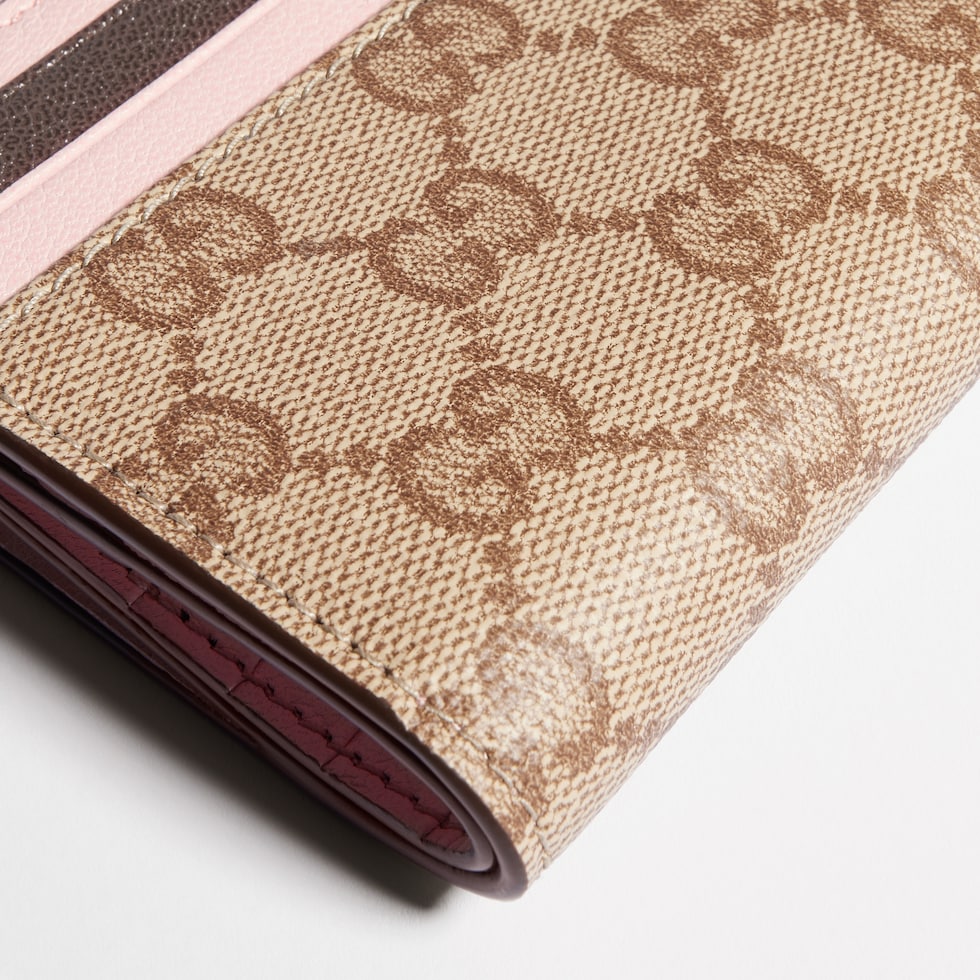 Small wallet with multicolor slots