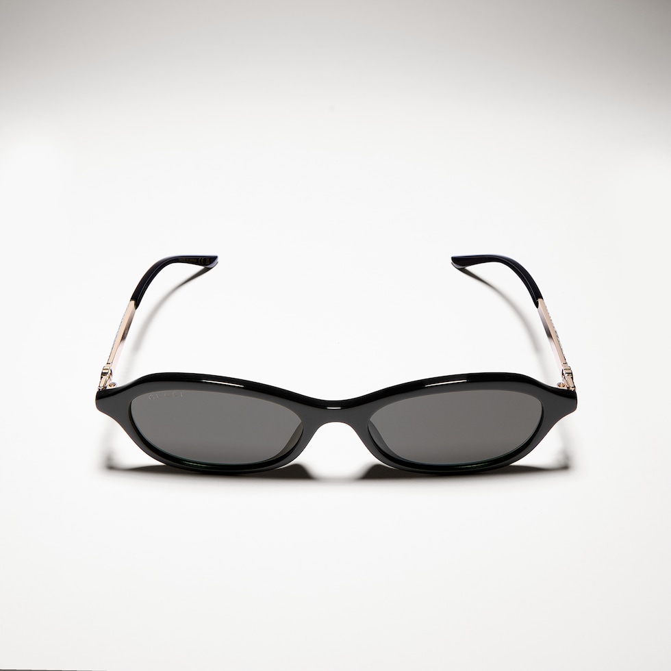 Lentes de sol con marco ovalado