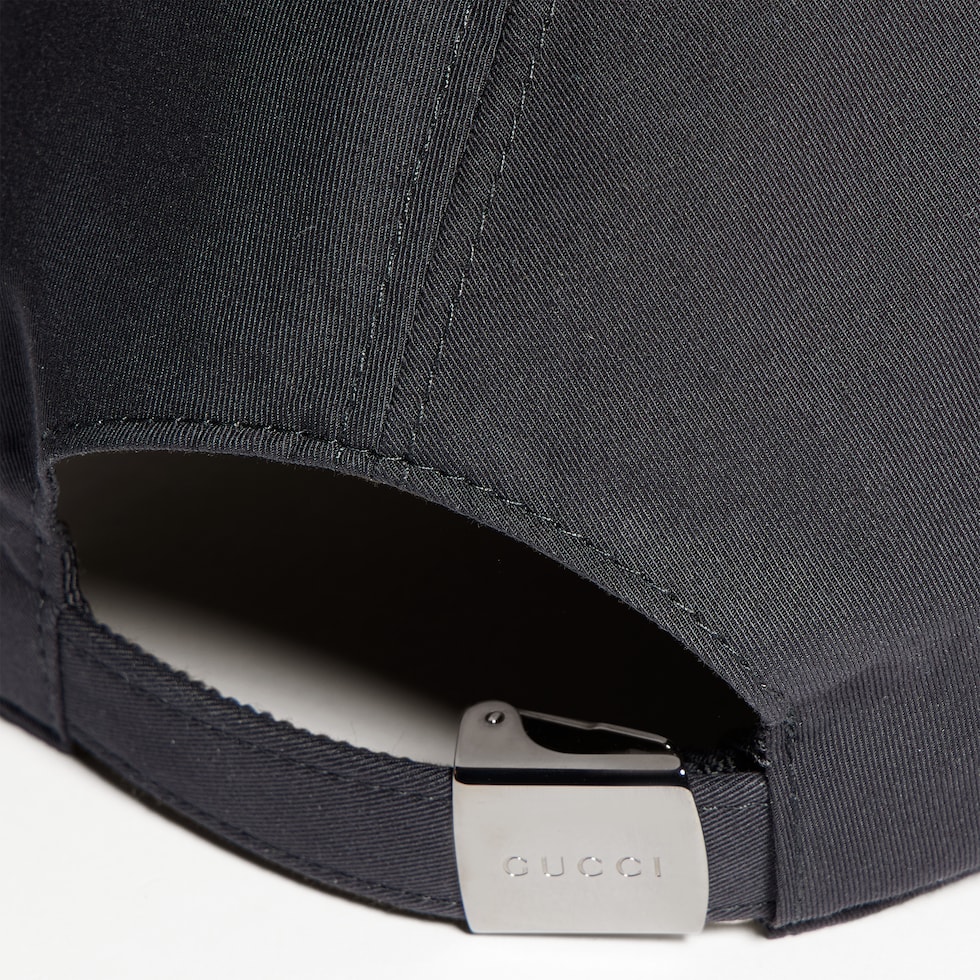 Cotton baseball hat with embroidery