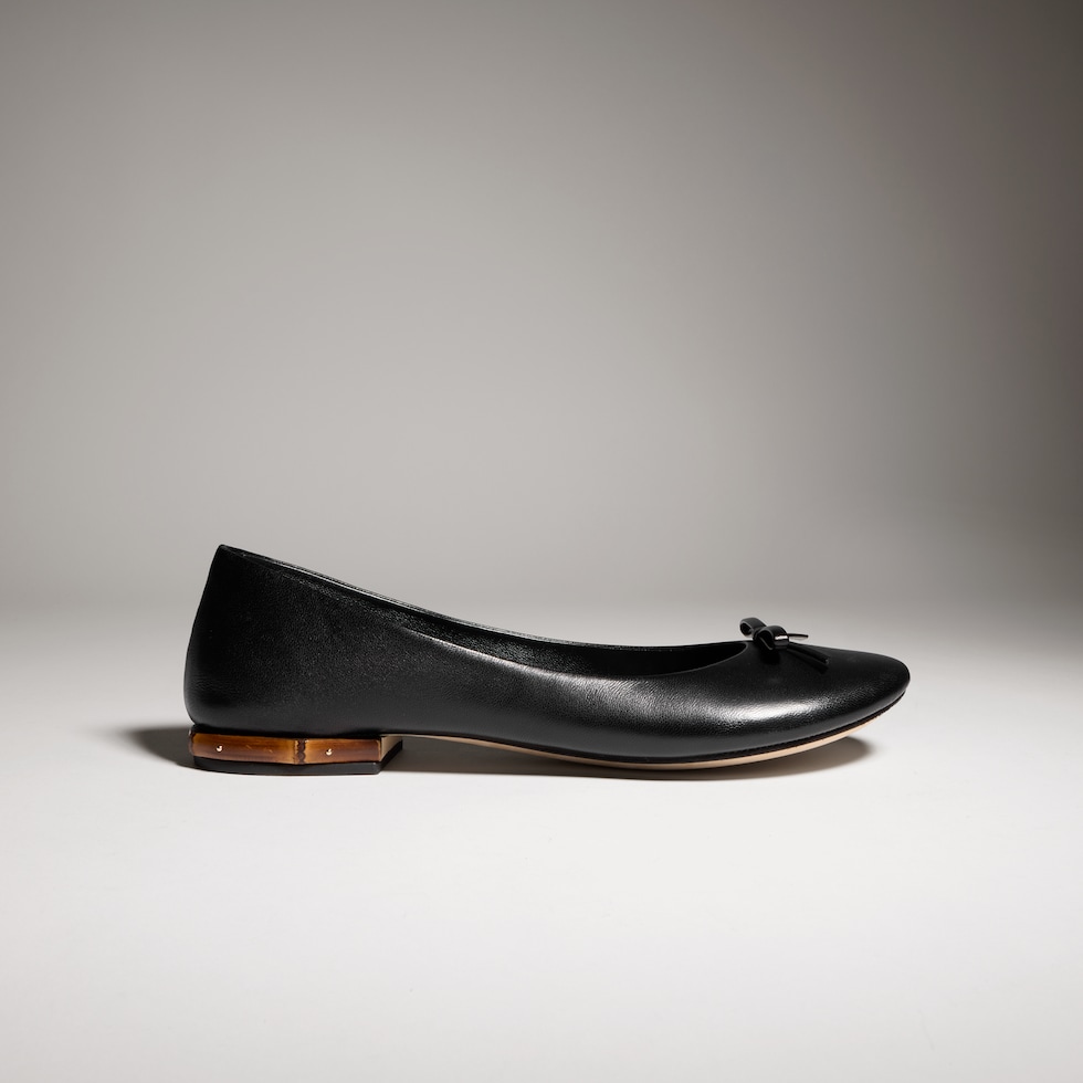 Women's ballerina with bamboo