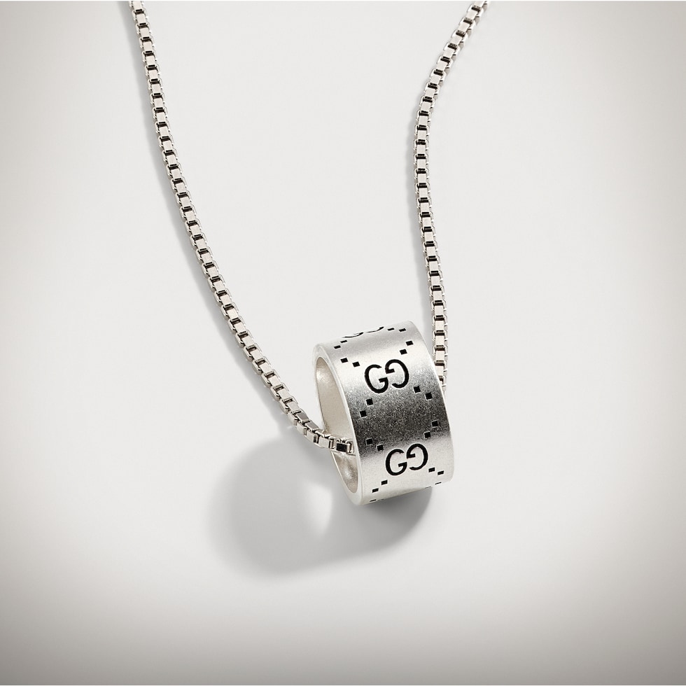 Gucci Signature pendant necklace