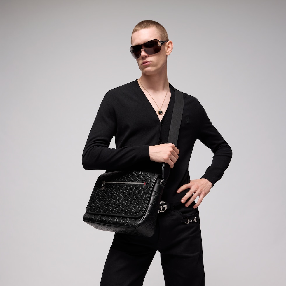 GG Emblem medium crossbody bag
