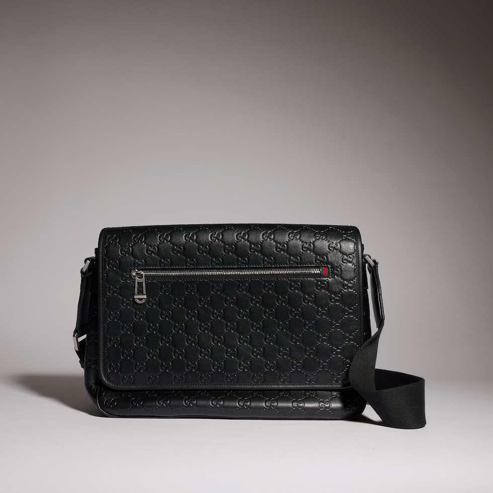 GG Emblem medium crossbody bag