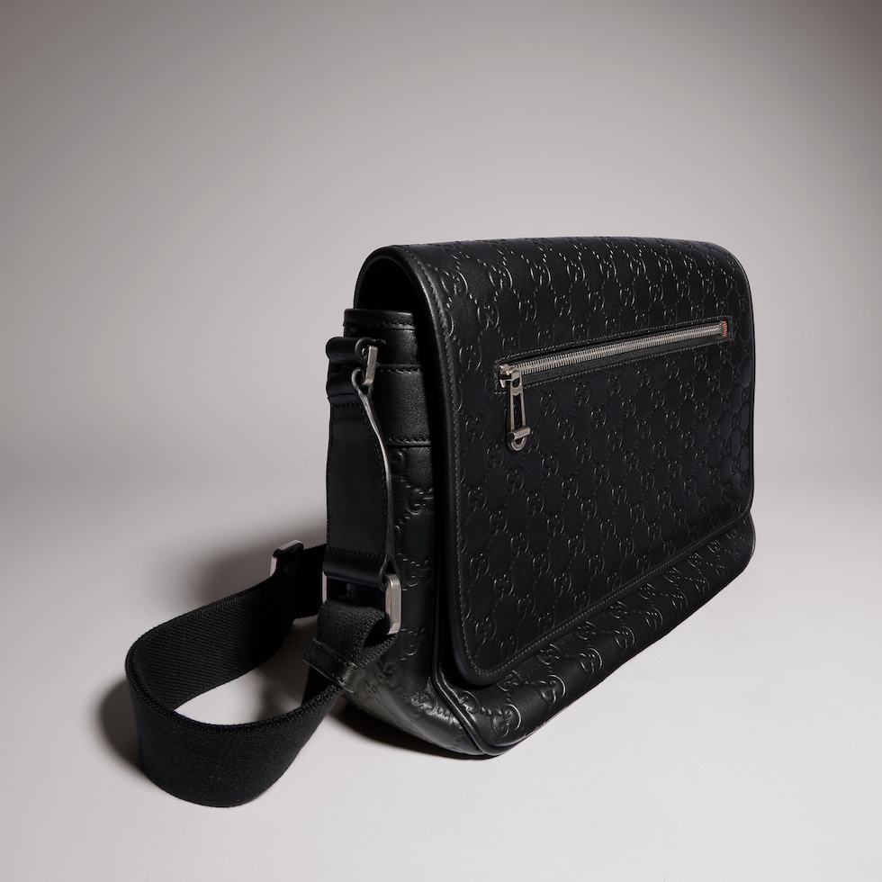 GG Emblem medium crossbody bag
