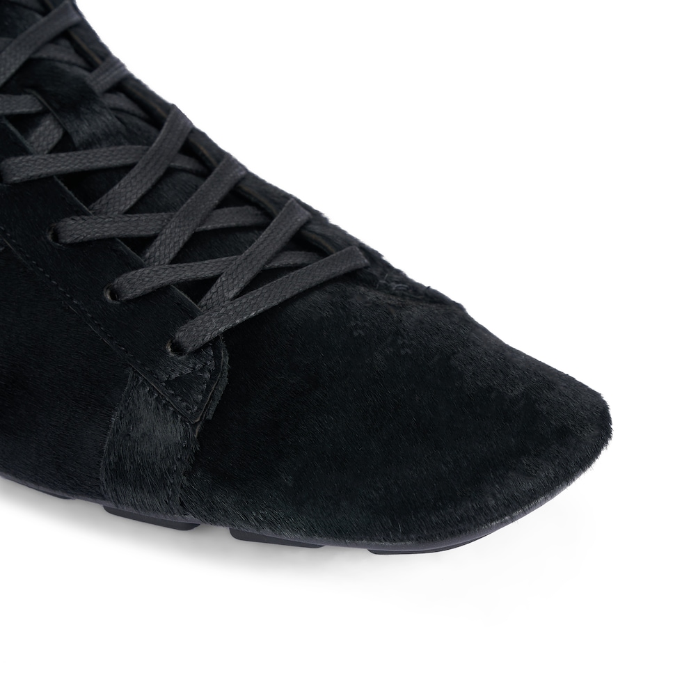 Men's sneaker with driver sole