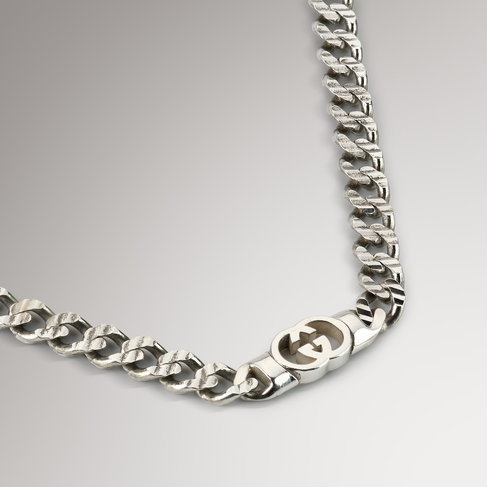 قلادة Gucci Interlocking على شكل سلسلة