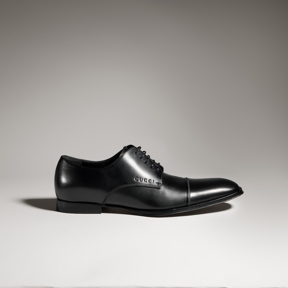 Men's lace-up shoe with embossed logo