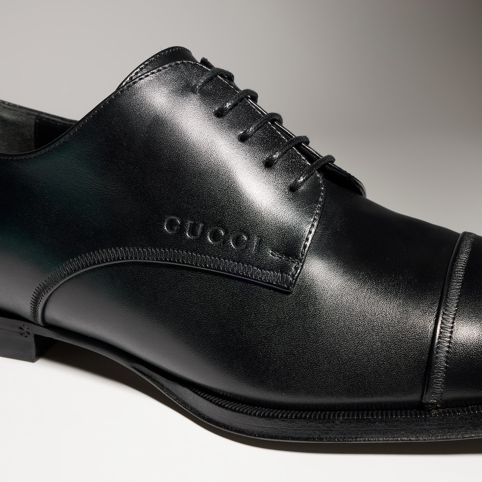 Men's lace-up shoe with embossed logo