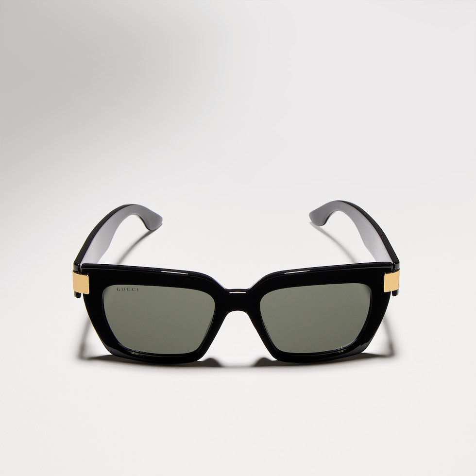 Sonnenbrille in Katzenaugenform