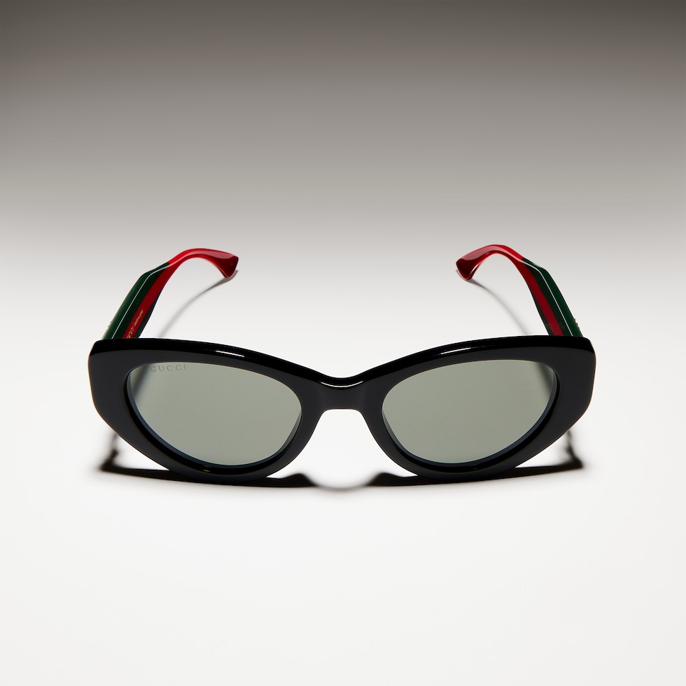 Sonnenbrille in Katzenaugenform