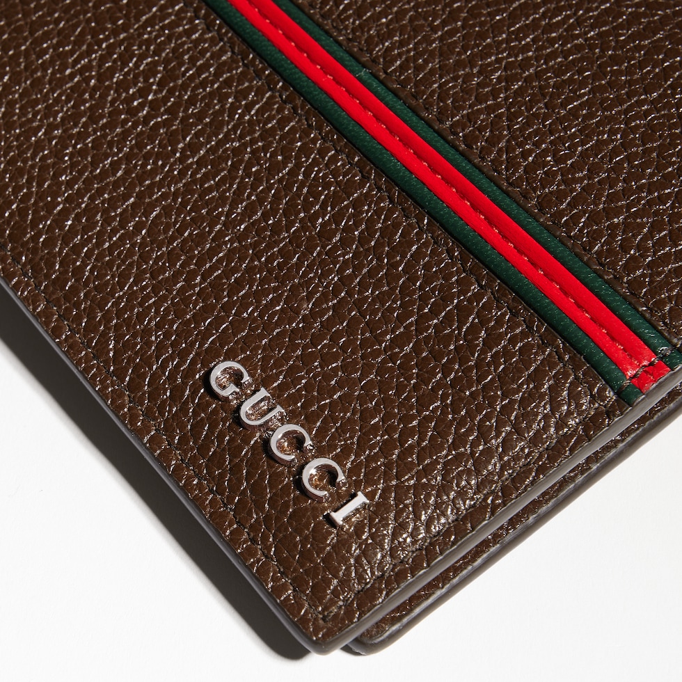 Bi-fold coin wallet with Web