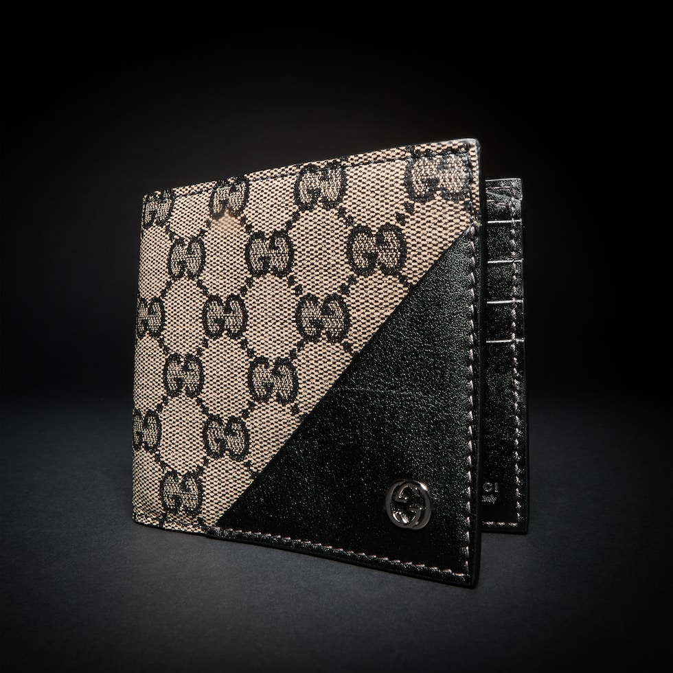 Bi-fold wallet with Interlocking G