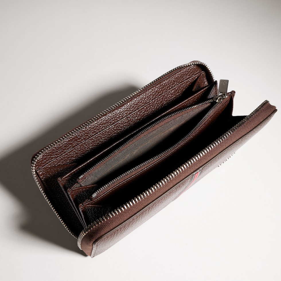 Zip around wallet with Web