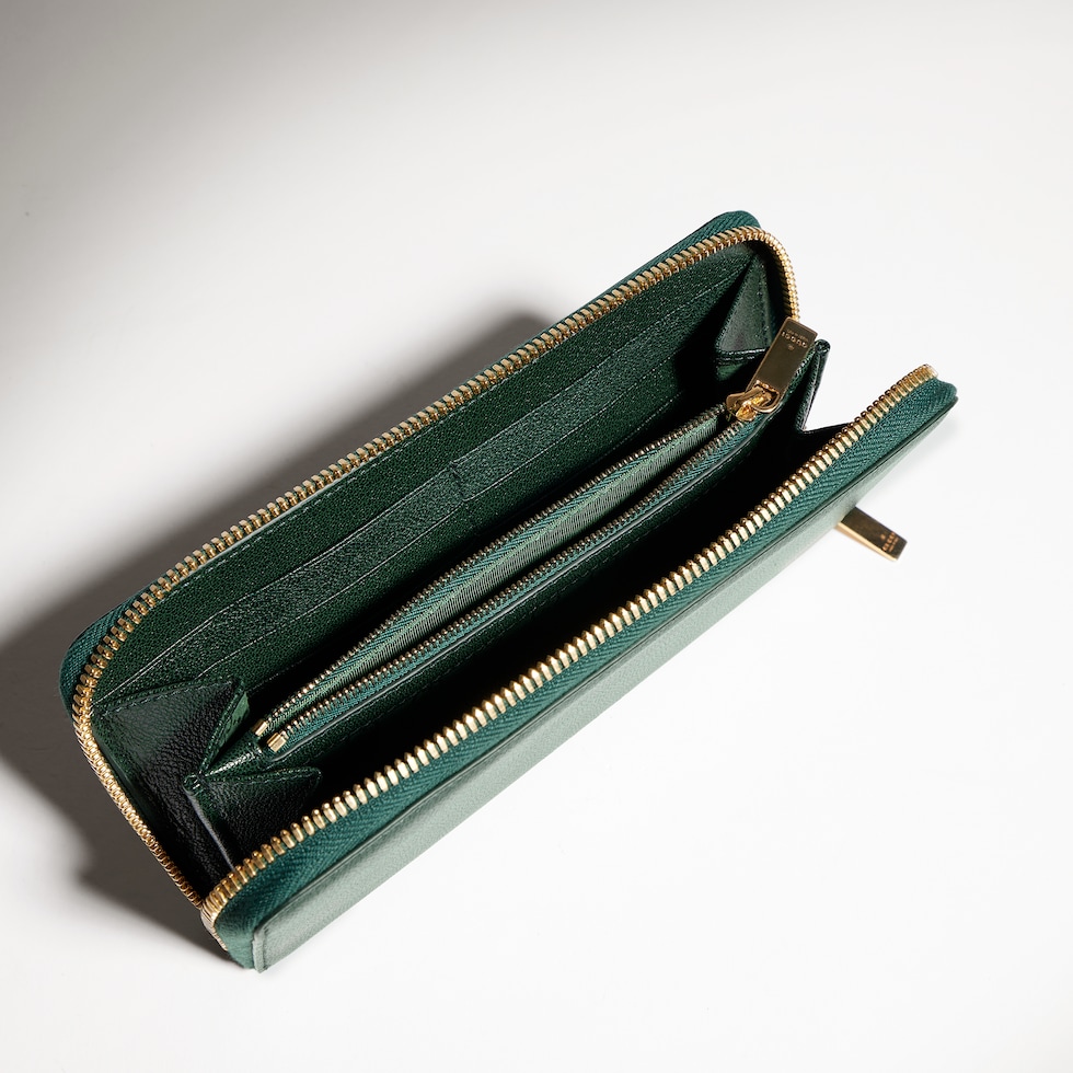 Cartera con cremallera y letras Gucci