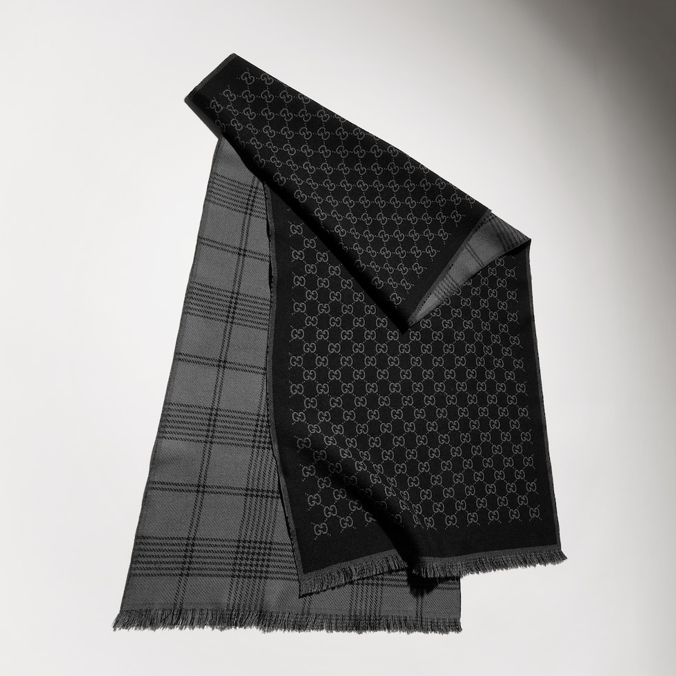 Reversible wool jacquard scarf