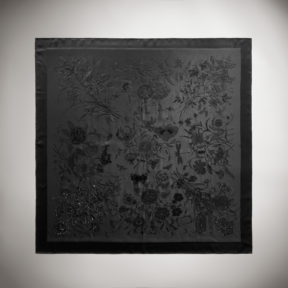Pañuelo de sarga de seda Gucci Flora con cristales