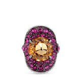 Anello con borchie e cristalli
