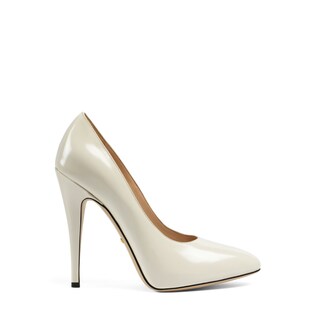 Leather pump with crystal bow