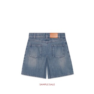 Bermuda in denim con fiore