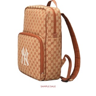 Medium backpack with NY Yankees™ patch