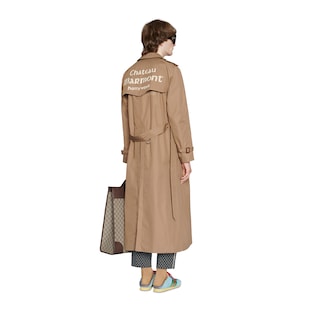 Trench in gabardina con Chateau Marmont