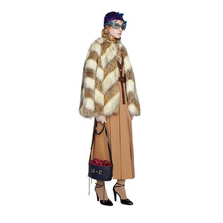 Veste en fausse fourrure avec chevron intarsia