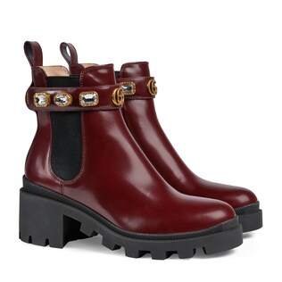 Women's ankle boot with belt